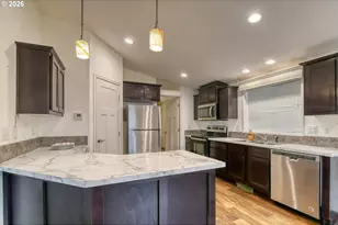 826 SE 10th St, Pendleton, OR 97801 - Photo 9
