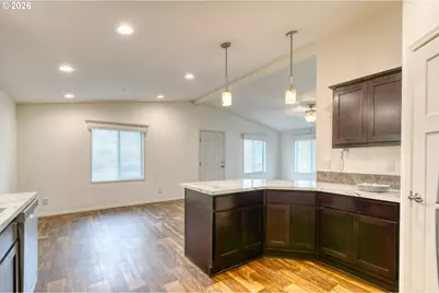 826 SE 10th St, Pendleton, OR 97801 - Photo 11
