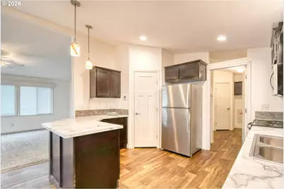 826 SE 10th St, Pendleton, OR 97801 - Photo 7