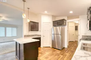 826 SE 10th St, Pendleton, OR 97801 - Photo 7