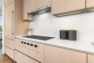 550 SW 10th Ave #2110, Portland, OR 97205 - Photo 11