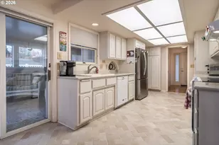 1213 NW Riverfront Dr, Roseburg, OR 97471 - Photo 17