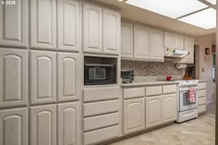 1213 NW Riverfront Dr, Roseburg, OR 97471 - Photo 13