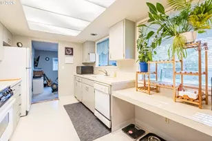 10480 SW Meadow St, Tigard, OR 97223 - Photo 5