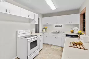 16671 SE Haig Dr, Portland, OR 97236 - Photo 25