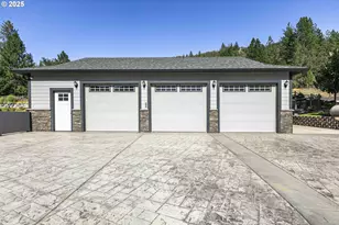 3465 Galls Creek Rd, Gold Hill, OR 97525 - Photo 23