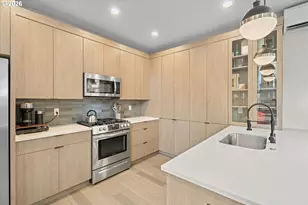 2885 NE Couch St, Portland, OR 97232 - Photo 15