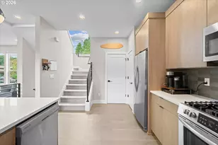 2885 NE Couch St, Portland, OR 97232 - Photo 13