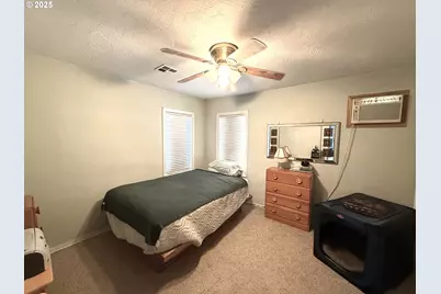 2076 Roberts Rd, Medford, OR 97504 - Photo 15