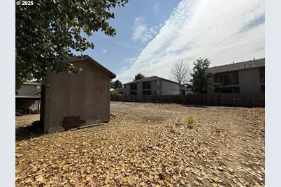 2076 Roberts Rd, Medford, OR 97504 - Photo 3