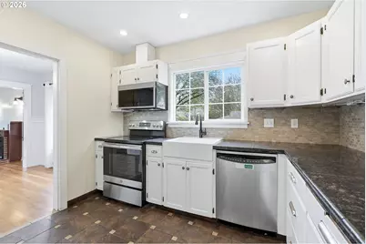 5820 SW Nevada Ct, Portland, OR 97219 - Photo 9