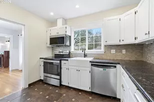 5820 SW Nevada Ct, Portland, OR 97219 - Photo 9