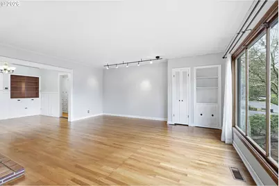 5820 SW Nevada Ct, Portland, OR 97219 - Photo 3