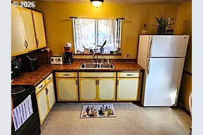 47639 Cline St, Oakridge, OR 97463 - Photo 3