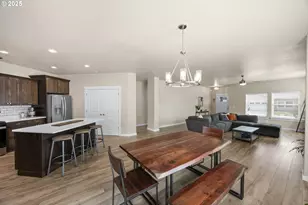 881 Medina Ave, Sutherlin, OR 97479 - Photo 9