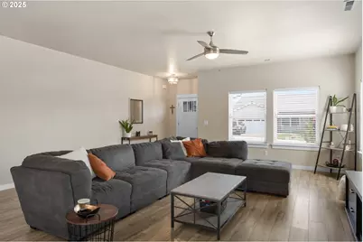 881 Medina Ave, Sutherlin, OR 97479 - Photo 3