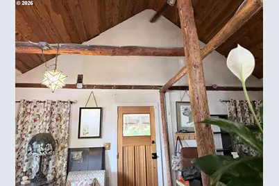 4017 E 16th Ave, Eugene, OR 97403 - Photo 3