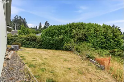1624 Applewood Dr, Coos Bay, OR 97420 - Photo 37