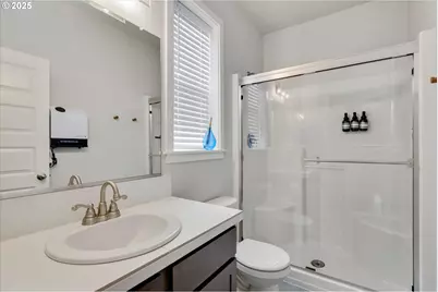 138 S 7th St, Carlton, OR 97111 - Photo 7