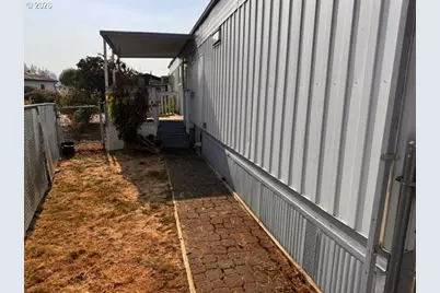 658 S 57th St #83, Springfield, OR 97478 - Photo 5