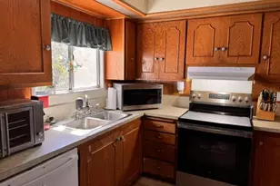 658 S 57th St, Springfield, OR 97478 - Photo 9