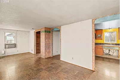 2665 C St, Springfield, OR 97477 - Photo 7