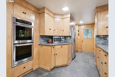 8401 SW Canyon Ln, Portland, OR 97225 - Photo 25