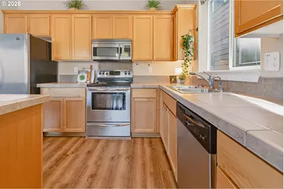 17925 SW Brisk Ln, Beaverton, OR 97007 - Photo 9