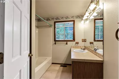 12239 SE Ashley St, Clackamas, OR 97015 - Photo 33
