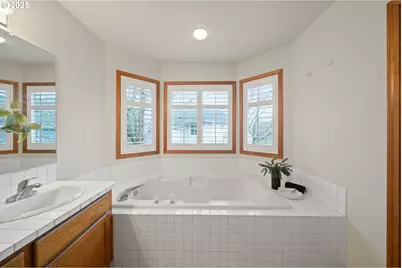 14390 Camden Ln, Lake Oswego, OR 97035 - Photo 23