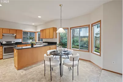 14390 Camden Ln, Lake Oswego, OR 97035 - Photo 11