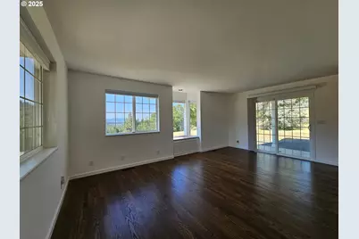 2750 SE Booth Ave, Roseburg, OR 97470 - Photo 5