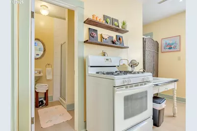 817 Exchange St, Astoria, OR 97103 - Photo 25