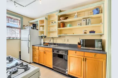 817 Exchange St, Astoria, OR 97103 - Photo 27