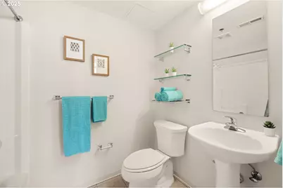 533 NE Holladay St #601, Portland, OR 97232 - Photo 13