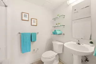 533 NE Holladay St, Portland, OR 97232 - Photo 13