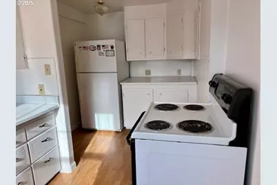 196 NE Flagg St, Roseburg, OR 97470 - Photo 13