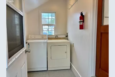 196 NE Flagg St, Roseburg, OR 97470 - Photo 15