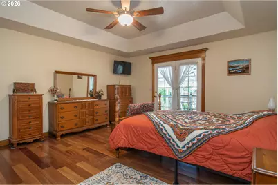 760 W Hickory St, Roseburg, OR 97471 - Photo 17