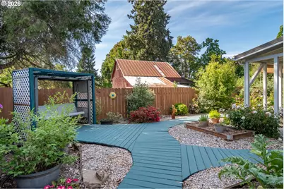 760 W Hickory St, Roseburg, OR 97471 - Photo 39