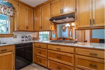760 W Hickory St, Roseburg, OR 97471 - Photo 11