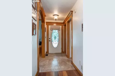760 W Hickory St, Roseburg, OR 97471 - Photo 5