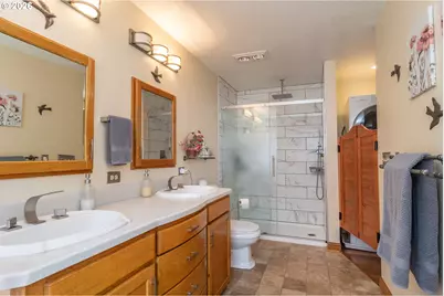 760 W Hickory St, Roseburg, OR 97471 - Photo 23