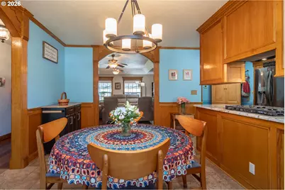 760 W Hickory St, Roseburg, OR 97471 - Photo 9