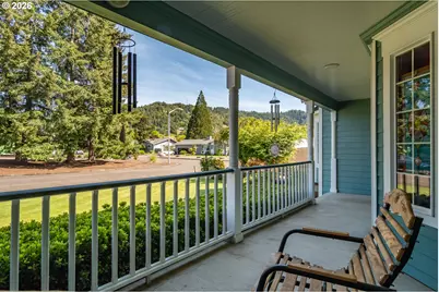 760 W Hickory St, Roseburg, OR 97471 - Photo 3