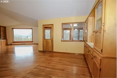 1033 SE Terrace Dr, Roseburg, OR 97470 - Photo 5