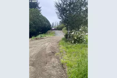 67482 E Bay Rd, North Bend, OR 97459 - Photo 9