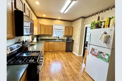 1704 Broadway St, Baker City, OR 97814 - Photo 9