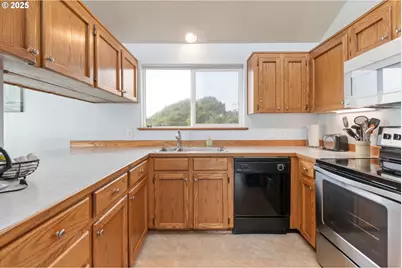 10350 NW Pacific Coast Hwy, Seal Rock, OR 97376 - Photo 13