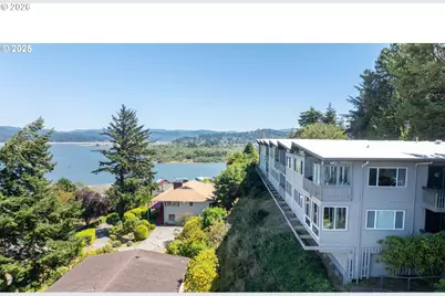 290 N 3rd Ct, Coos Bay, OR 97420 - Photo 1